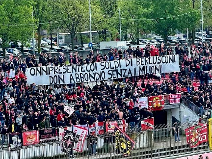Curva monza su galliani.jpg